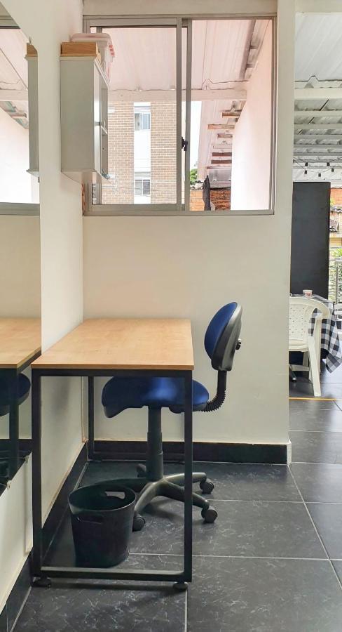 Hostel Metro Floresta Alojamiento Μεντεγίν Εξωτερικό φωτογραφία